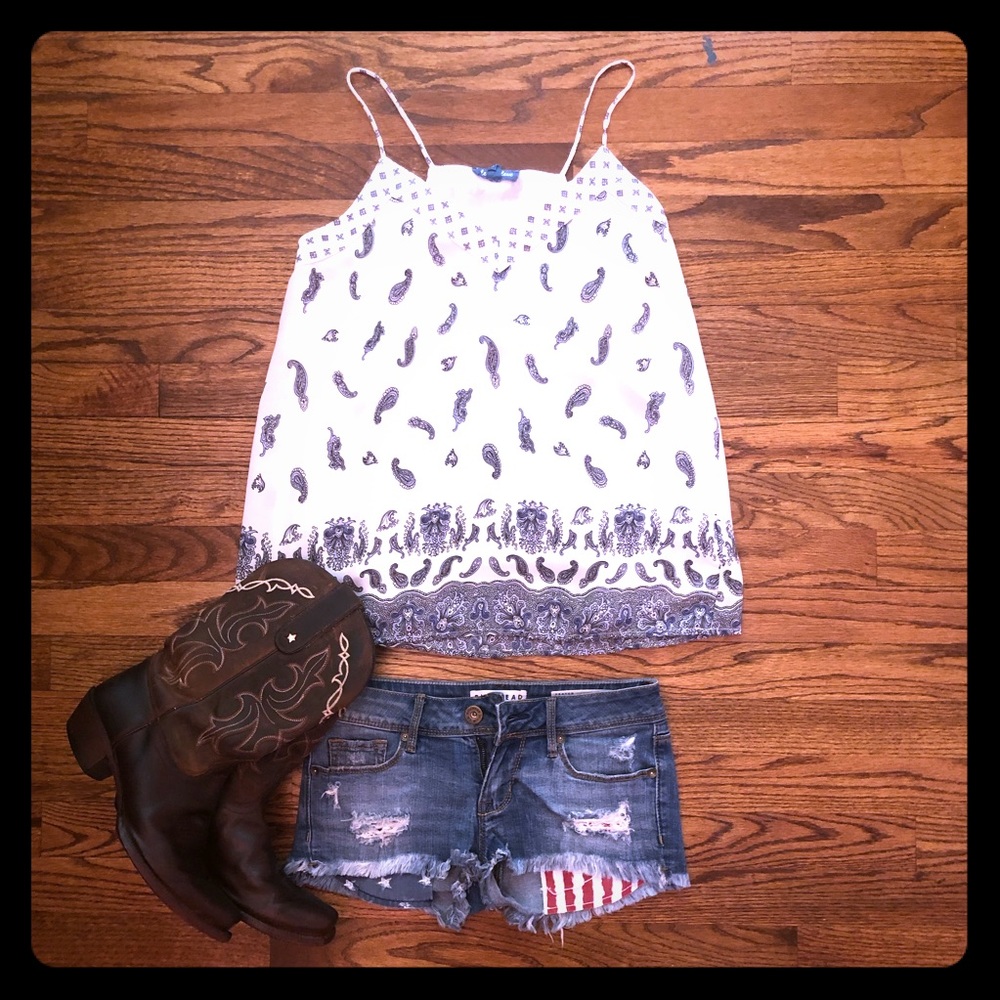 Flowy sleeveless blouse